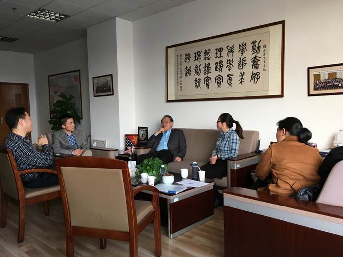 说明: G:\A研究所相关材料\学术交流活动\上海访问褚君浩院士\IMG_3262.JPG